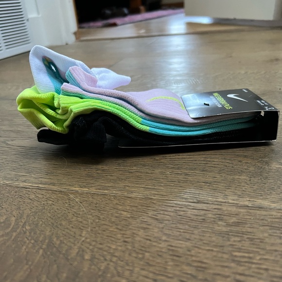 Nike Women's Everyday Plus Lightweight No-Show Socks 3 Pack - Picture 5 of 6